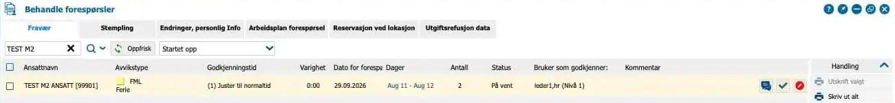 Vinduet Behandle forespørsler i Astrow med fanen Fravær og én ventende ferieforespørsel fra en testansatt, med avvikstype, godkjenningstid, dager, status og knappene for å godkjenne eller avvise